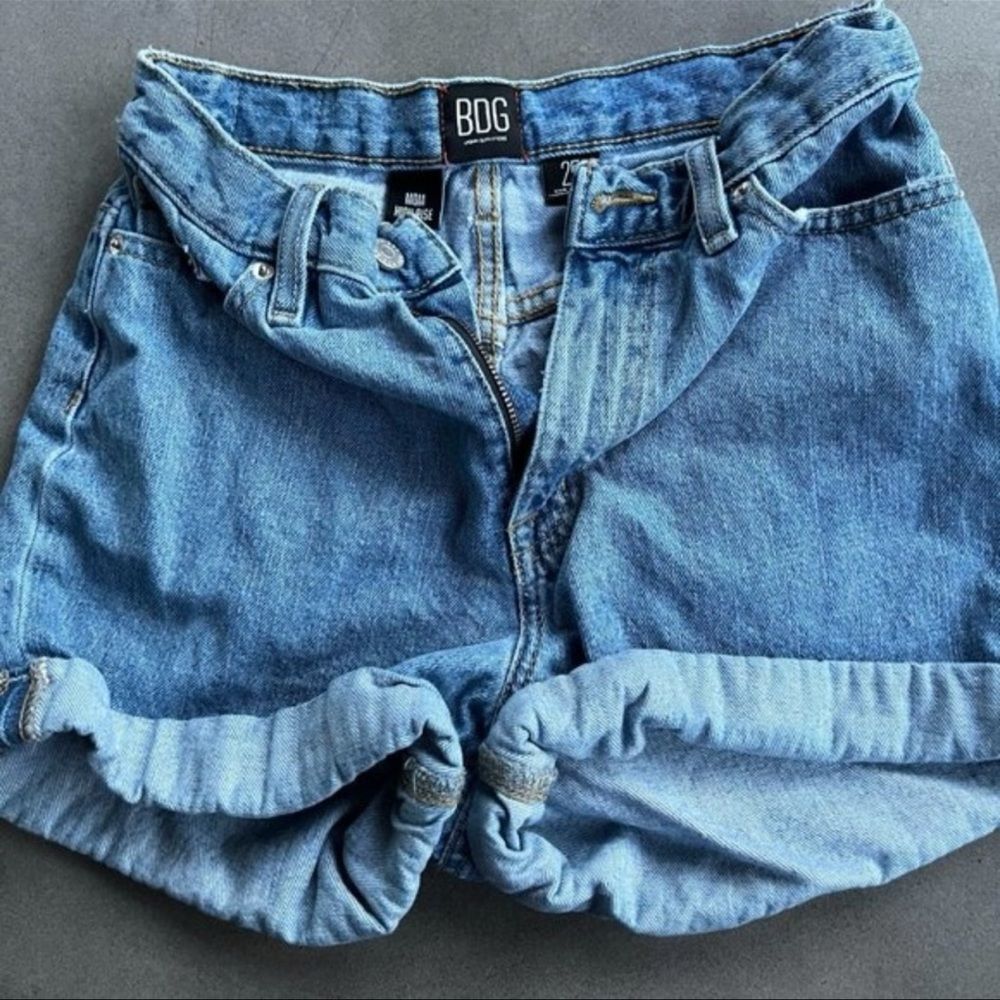 BDG Urban Outfitters Mom High-Rise Jean Shorts – Size 25 - Picture 3 of 4